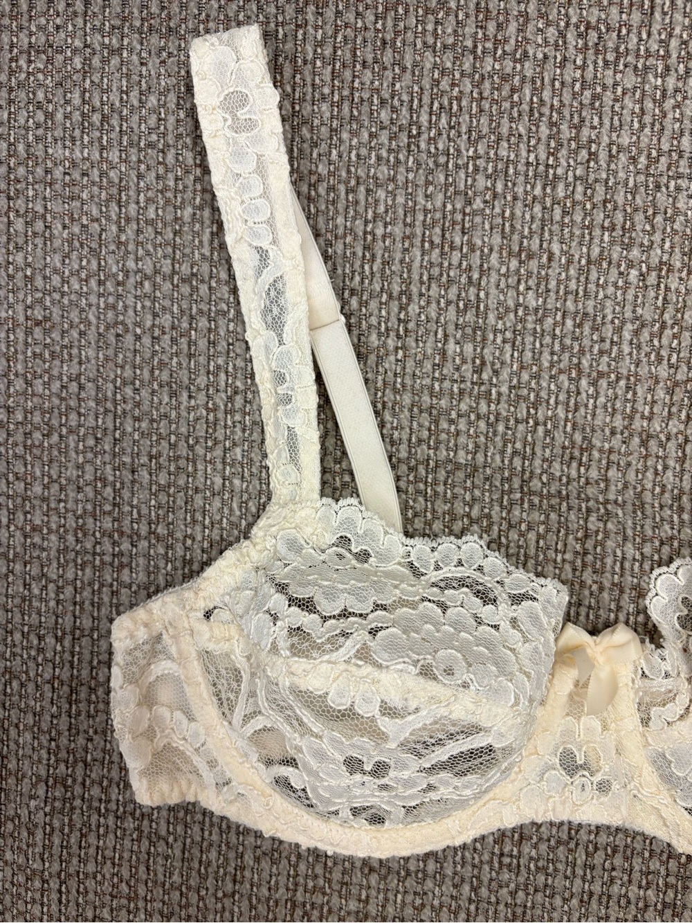 Vintage 1980s Victoria’s Secret Gold Label Lace Underwire Bra – 38B - Picture 2 of 5
